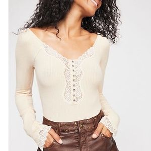 Free People To the West Lace Tee in Cream, S